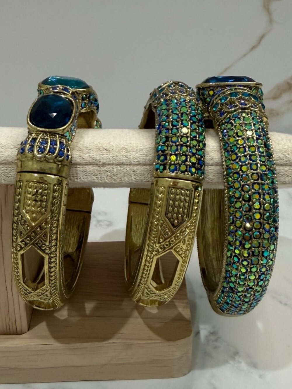 Heidi Daus 3-Pc Crystal Hinged Bangle Set Blue AB M/L - Picture 4 of 15